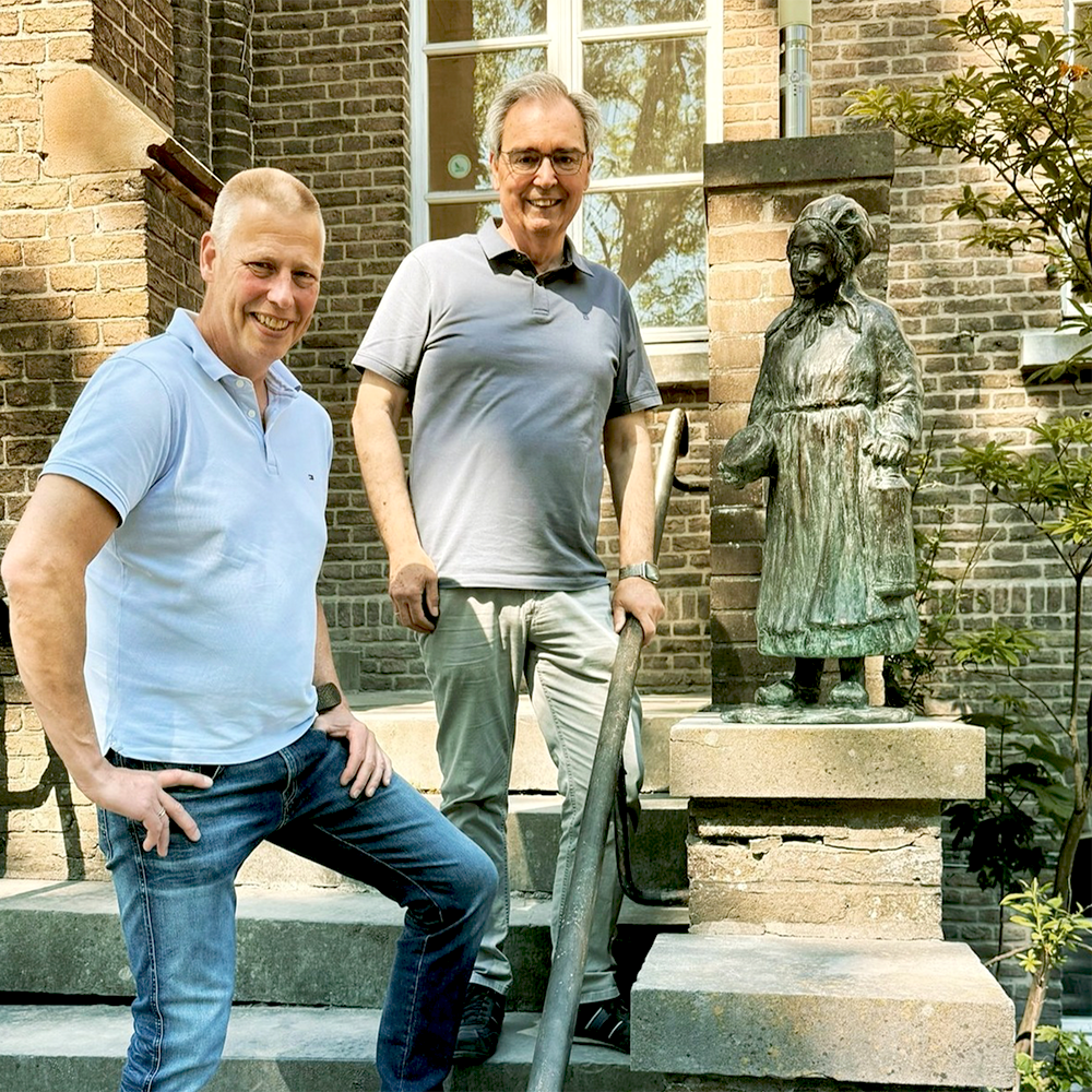 GAuf Gut Hochfeld wurde beim Fest zu Ehren der Käsespezialistin Maria Reimer eine Statue von ihr enthüllt. markus-dahmen-buergermeister-kandidat-kleve-2025-05-10-gut-hogefeld-reymer